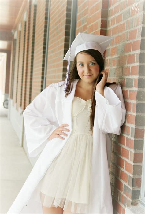 Graduation Portrait 的图像结果