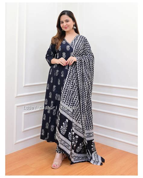 Women's Balck And White Printed Viscose Rayon Kurta, Pant And Dupatta ...