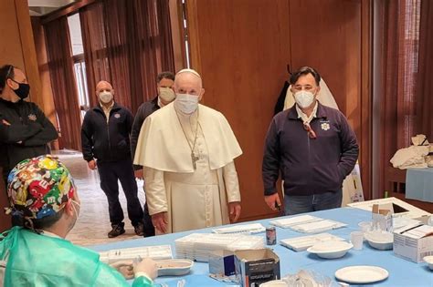 Pope makes surprise visit to homeless getting COVID-19 vaccine in ...