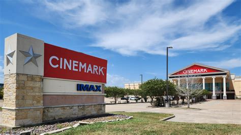 Texas man sues Cinemark over $9 beer | khou.com