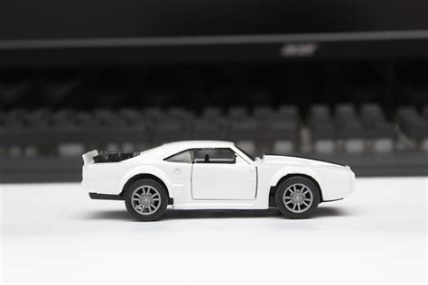 1:36 dodge Diecast White – Kunju Vandi