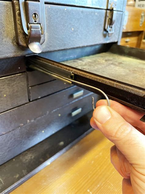 How to Remove Drawers from a Vintage Kennedy Tool Chest - Heritage ...