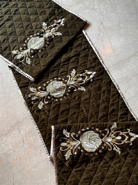 THE GREEN PASSION BED RUNNER – NEXUS BY UPASNA