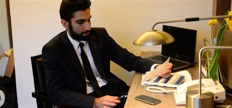 Common Workplace Demotivators: 7 Biggest Demotivators At The Workplace