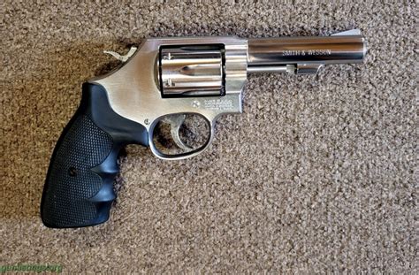 Gunlistings.org - Pistols Smith & Wesson Model 64-8 Stainless Revolver