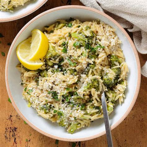 One Pan Broccoli Orzo - The Healthful Ideas