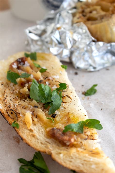 Easy Roasted Garlic - GigglingFork.com