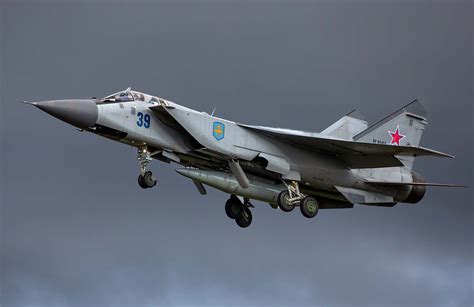 Mikoyan MiG-31 Foxhound - War Wings Daily