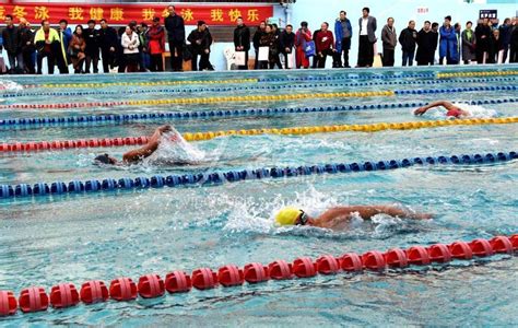 安徽铜陵：冬泳赛 强体魄-人民图片网