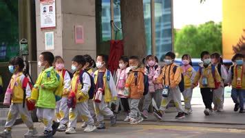 凌晨3点开始排队，杭州民办小学面试：考孩子，还要考家长！这些题目你如何作答？