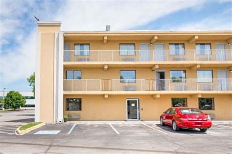 OYO Hotel Indianapolis International Airport in Indianapolis IN| Book ...