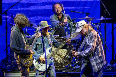 Neil Young review: He brings hits and worries to Hollywood Bowl - Los ...
