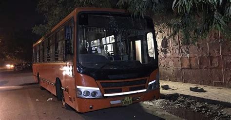 Delhi stabbing: Five schoolboys arrested for stabbing teenager to death ...