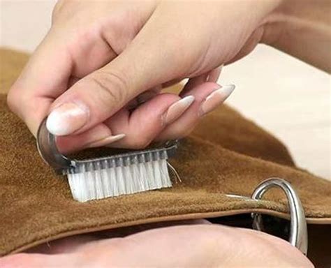 Easy Tricks : इन आसान तरीकों से साफ करें अपना Suede Fabric का हैंडबैग ...