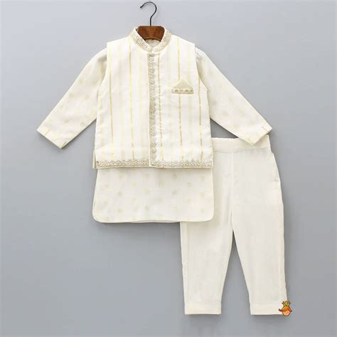 Pre Order: Off White Embroidered Cotton Kurta With Shimmery Pocket Squ