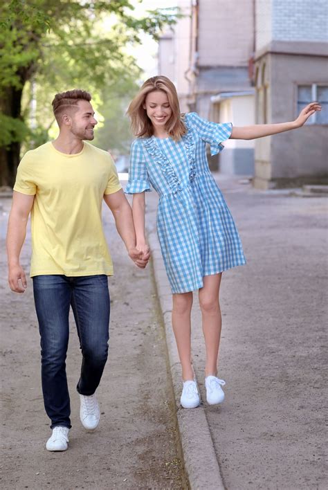 How To Be A Good Girlfriend – 10 Best Ways To Be The Perfect Girlfriend ...