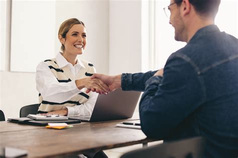 Interview Back Shot 的图像结果