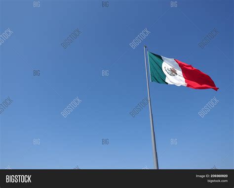 National Mexican Flag Image & Photo (Free Trial) | Bigstock