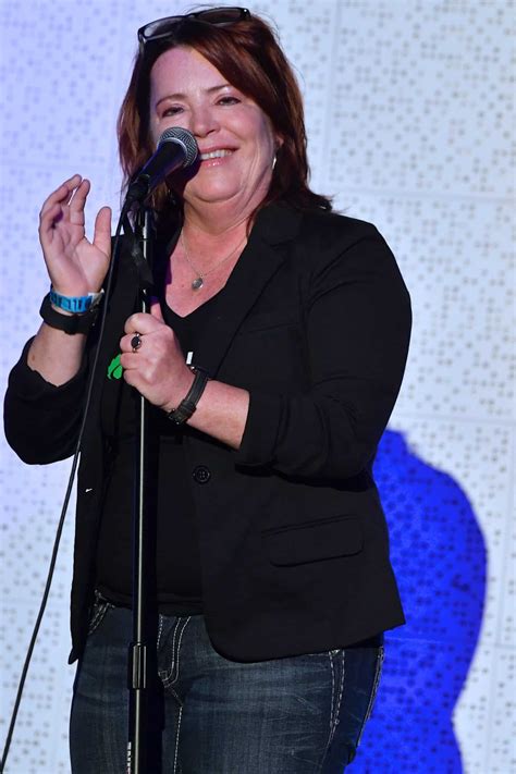 Kathleen Madigan Announces 'Boxed Wine & Tiny Banjos Tour' - Pollstar News