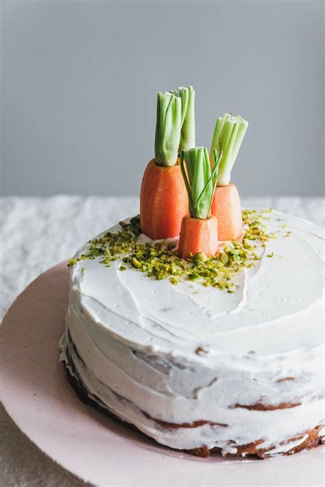 Veganer Karottenkuchen mit Walnüssen & Frischkäsetopping · Eat this!