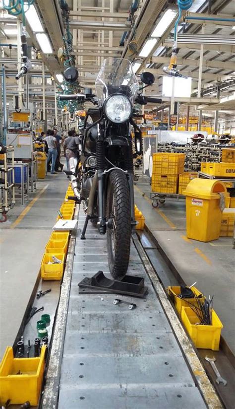 Spied: Royal Enfield Himalayan on the assembly line - Overdrive