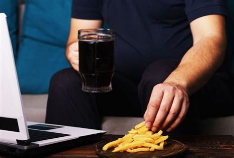 Eating Disorders : क्‍या है ईटिंग डिसऑर्डर? जानें इसके कारण, लक्षण और ...