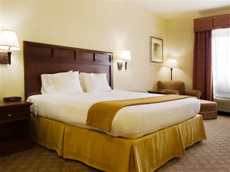 Affordable Hotels in Levelland, TX | Holiday Inn Express & Suites Levelland