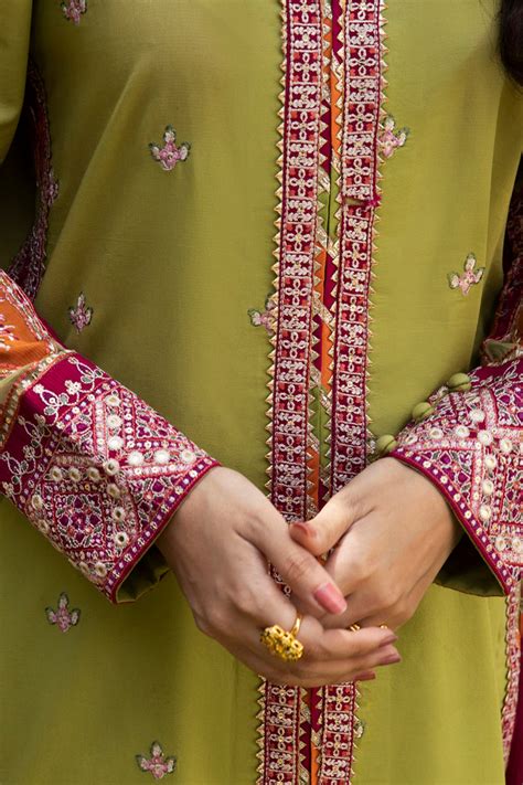 Qalamkar Luxury Festive Lawn Collection 2022 – EB-10 MYLA – YourLibaas