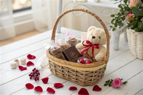 17+ Charming Valentines Gift Basket Ideas