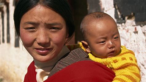 西藏发布生育新规 涉三孩、陪产假、育儿假、探亲交通费等福利待遇提升_凤凰网