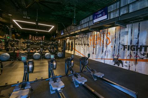 EVERYBODYFIGHTS FIDI - TRAIN Room | Gym decor, Train room, Train