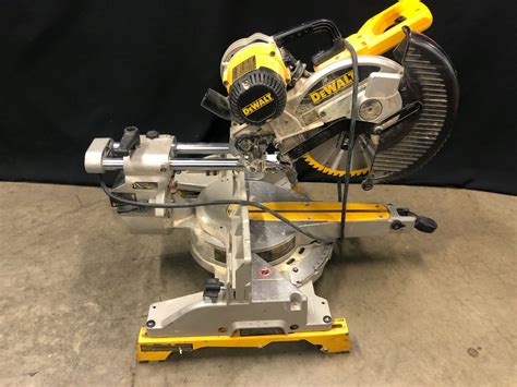 DEWALT DW717 DOUBLE BEVEL SLIDING COMPOUND MITER SAW