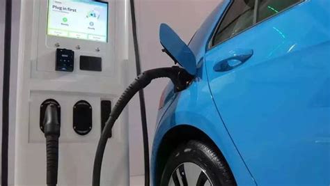 முகேஷ் அம்பானியை இனி கையில் பிடிக்க முடியாது.. இந்தியா முழுக்க EV ...