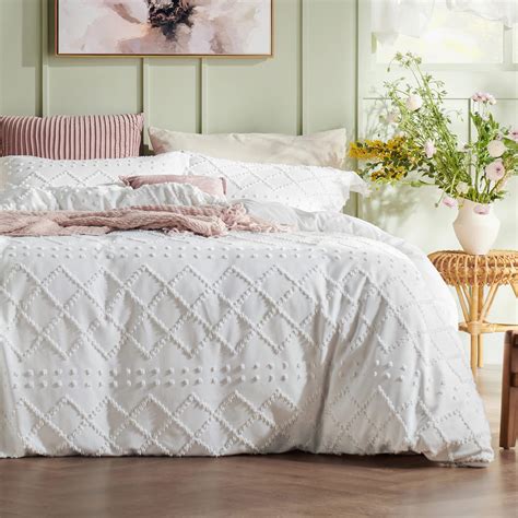 Best Duvet Covers for a Cozy and Stylish Bedroom - Straight.com