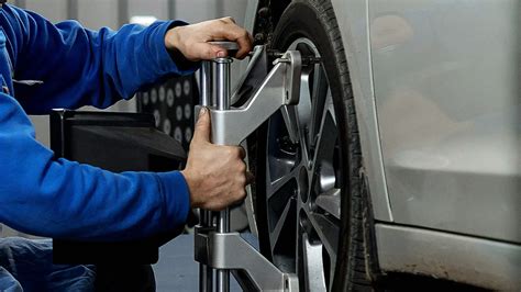 Pothole Season in Ontario: 7 Signs You Need a Wheel Alignment