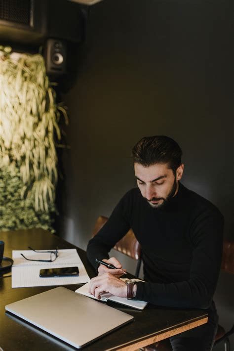 Man Using Computer 的图像结果