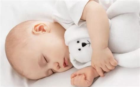 宝宝晚上睡不安稳、还闹觉，怎么才能改善宝宝睡眠？ - 知乎