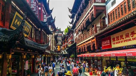 Old Shanghai alleys with shops surrounding famous garden - Reviews ...