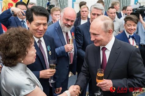 俄罗斯总统普京向中国驻俄大使李辉授予“友谊勋章”-新闻中心-温州网