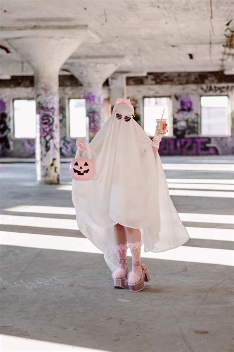 Pin by Nikki Bey on Halloween cosplay | Halloween photoshoot, Pink ...