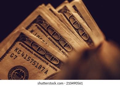 Money Dark Background 的图像结果