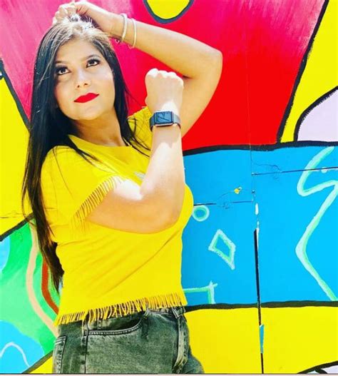 सपना चौधरी के अलावा हरियाणा की इन डांसर्स के ठुमकों पर हार बैठेंगे आप ...