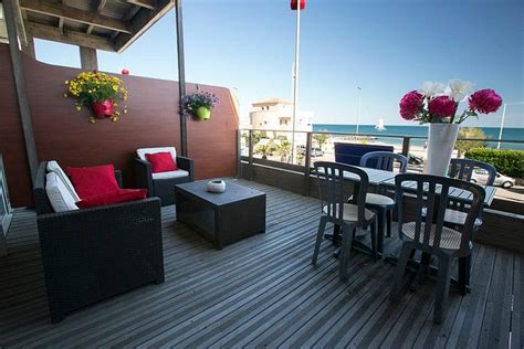 HOTEL LE GRAND LARGE (Palavas-les-Flots) - Hotel Reviews, Photos, Rate ...