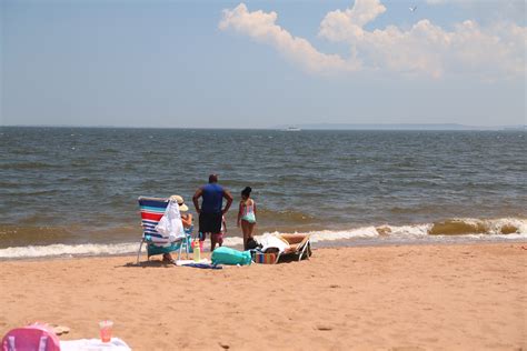 Social distancing and masks at Staten Island's beaches - silive.com