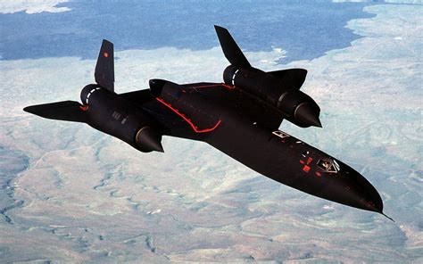 Lockheed SR-71 Blackbird HD Wallpaper: Legendary Military Aviation