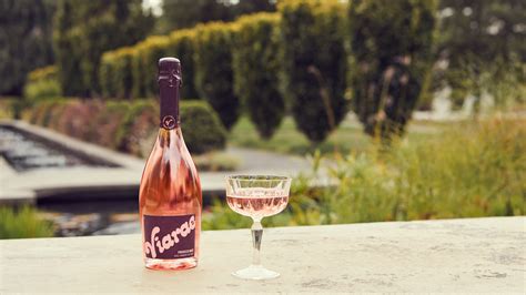 Issa Rae's Viarae releases new Prosecco Rosé for the holidays