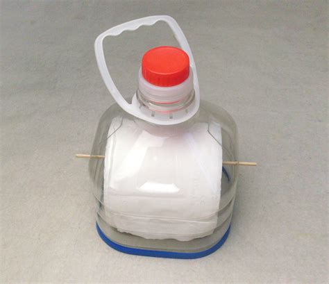 塑料桶+自来水管 DIY制作简易环保洗衣机_手艺活网