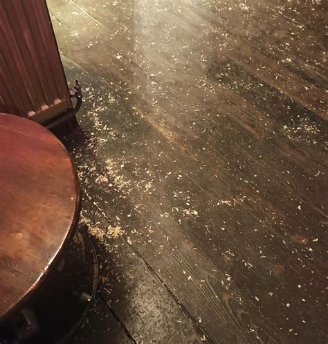 Wondering if anyone elses local still has sawdust on the floor? : r ...