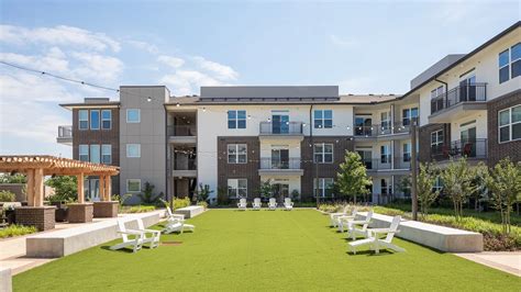 Lake Walk at Traditions | Apartments in College Station, TX