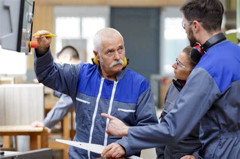 Senior Engineer 的图像结果